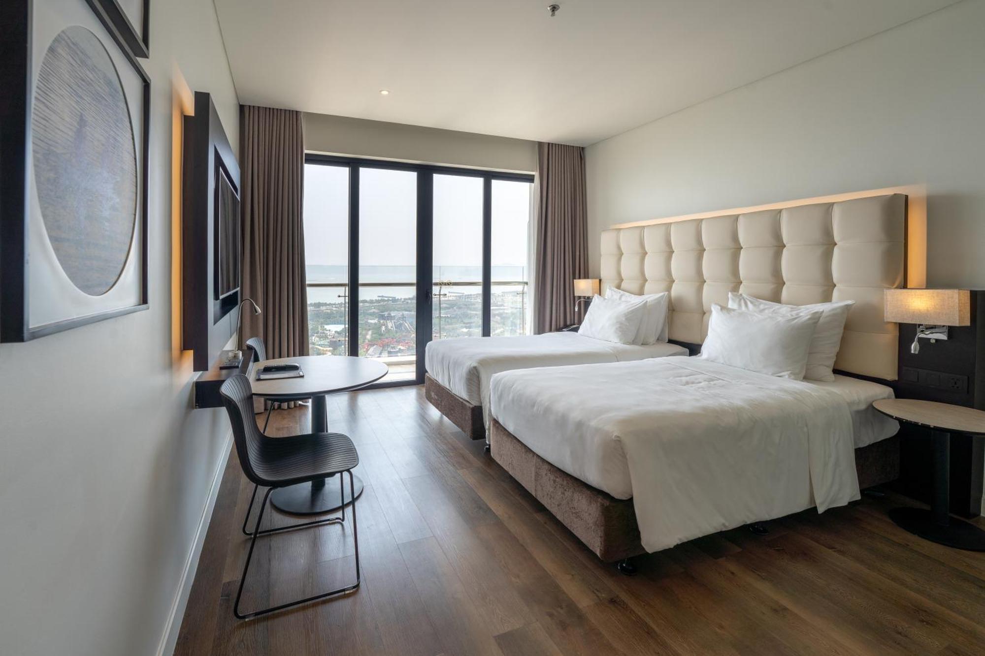 Hotel Soleil Ha Long, Trademark Collection By Wyndham Bagian luar foto